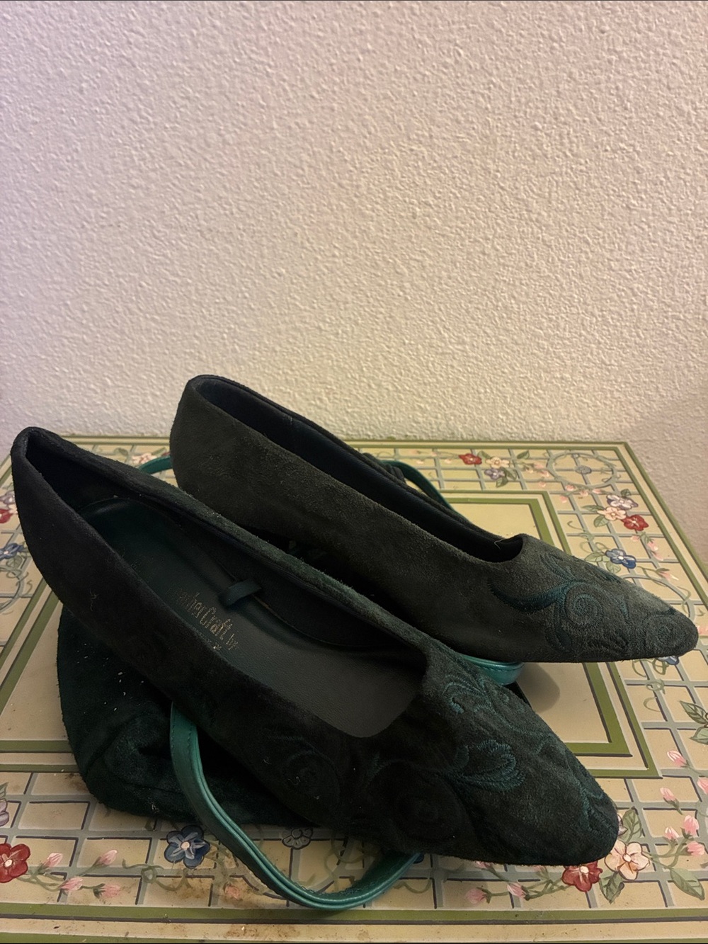 Embroidered Forest Green Pointed Toe Flats comes w/ Matching Green Purse